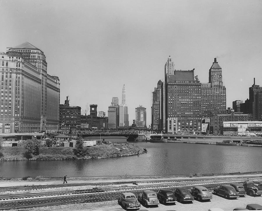  2023/11/chicago-skyline-june-1947-chicago-and-north-western-historical-society-2.jpg 