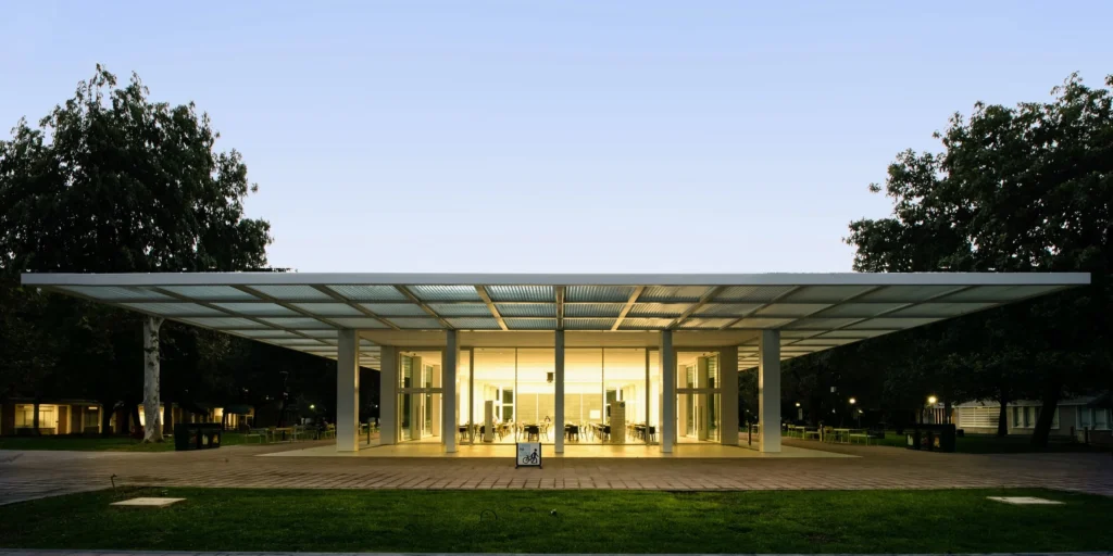 La Carreta building